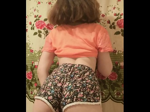 ❤️ سيڪسي نوجوان بيبي پنهنجي شارٽس کي ڪئميرا تي هٽائيندي ️❌ اسان وٽ