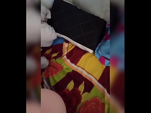 ❤️ منهنجي روم ميٽ گهر ۾ اڪيلي رهي ٿي ڇاڪاڻ ته هن جو مڙس موڪلن تي وڃي ٿو ۽ مان موقعو وٺان ٿو ته هن کي چوسان ۽ هن جي گدا کي کير سان ڀريان. ️❌ اسان وٽ